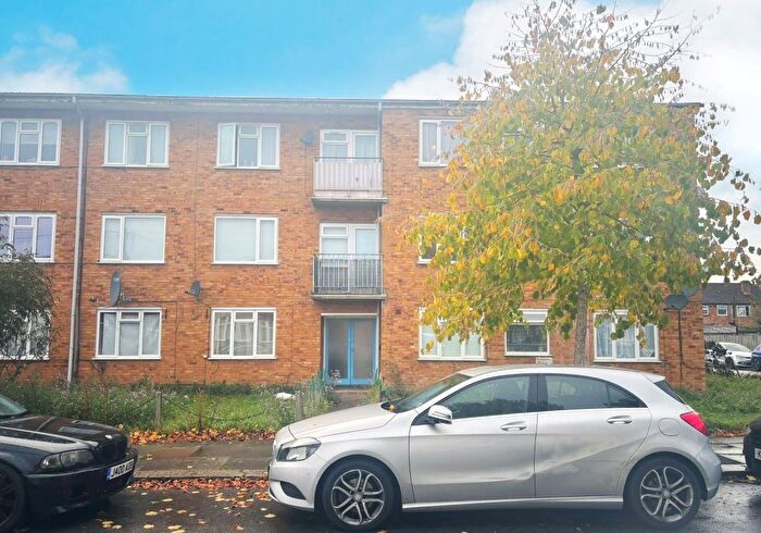 1 Bedroom Flat For Sale In Cotswold Court, Hodder Drive, Perivale, Greenford, Middlesex, UB6
