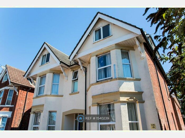 7 Bedroom Semi-Detached House To Rent In Thornbury Avenue, Southampton, SO15