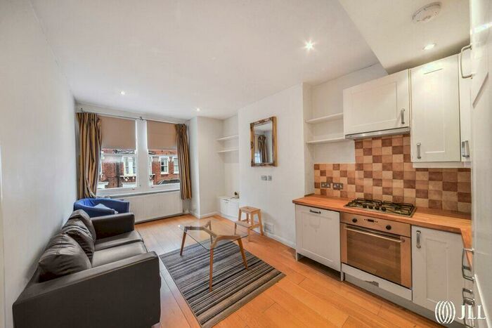 2 Bedroom Apartment To Rent In Comyn Road London, SW11
