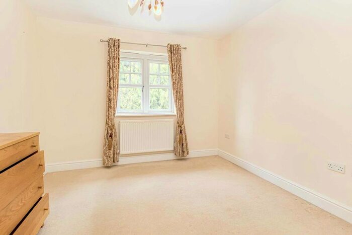 4 Bedroom Terraced House To Rent In Oakington Close, Sunbury-On-Thames, TW16