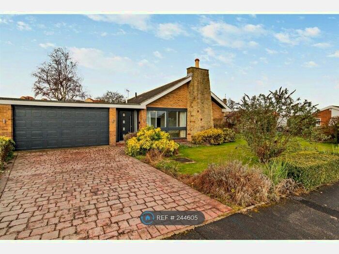 4 Bedroom Bungalow To Rent In Eastfield Crescent, Sheffield, S25