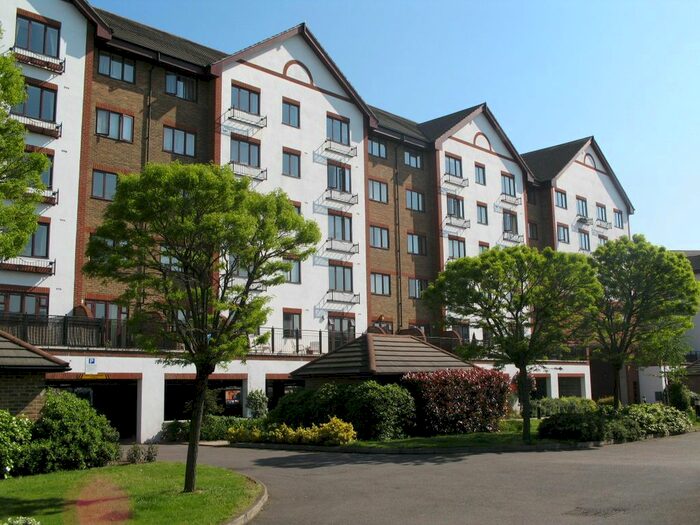 2 Bedroom Flat To Rent In Sopwith Way, Kingston Upon Thames, Uk, KT2