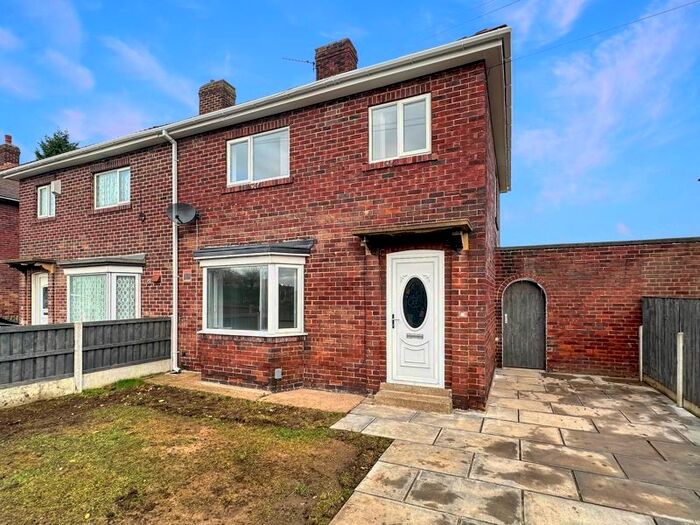 3 Bedroom Semi-Detached House To Rent In Royds Avenue, Castleford, WF10