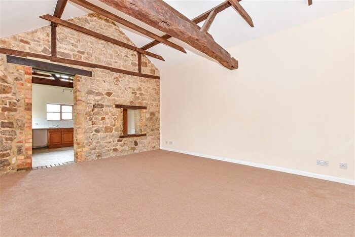 2 Bedroom Barn Conversion For Sale In Pratling Street, Aylesford, Kent, ME20