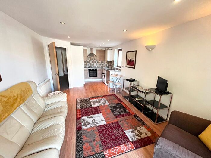 2 Bedroom Apartment To Rent In Richmond Park Road, Bournemouth, BH8
