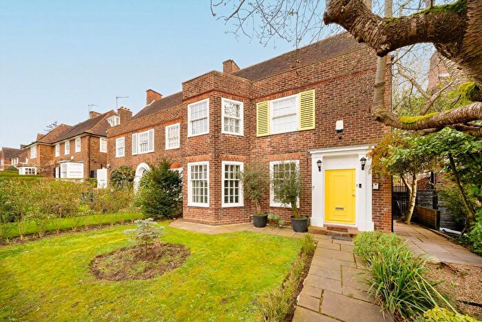 5 Bedroom Semi Detached House For Sale In Gurney Drive, Hampstead Garden Suburb, N2