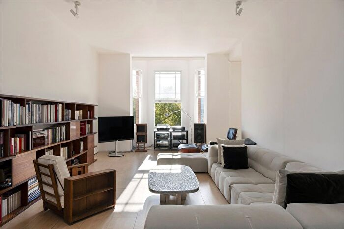 4 Bedroom Flat For Sale In Cheyne Walk, London, SW3