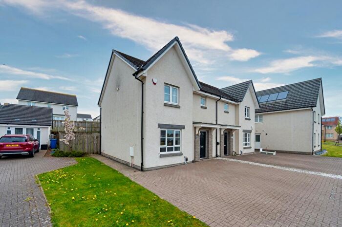 3 Bedroom Semi-Detached House To Rent In Corsehill Crescent, Hamilton, South Lanarkshire, ML3