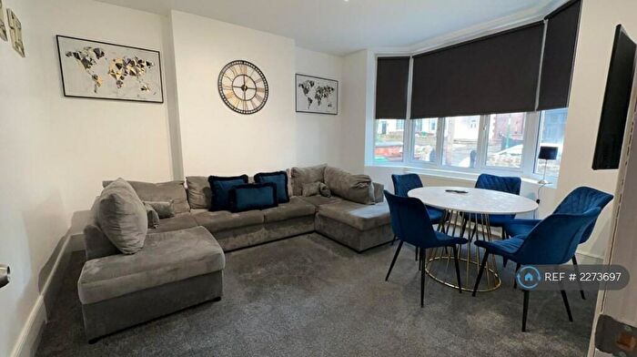 5 Bedroom Semi-Detached House To Rent In Harlaxton Drive, Nottingham, NG7