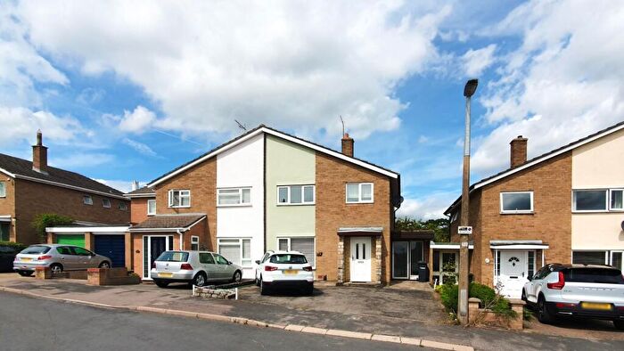 3 Bedroom Semi-Detached House To Rent In Saffron Close, Hoddesdon, EN11