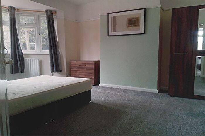 4 Bedroom Semi-Detached House To Rent In Charlton Lane, London, SE7