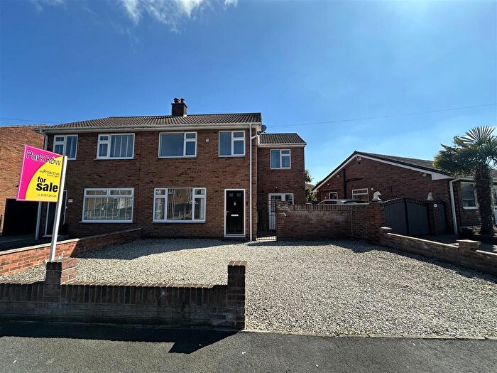 4 Bedroom Semi Detached House For Sale In Croft Road, Camblesforth, Selby, YO8