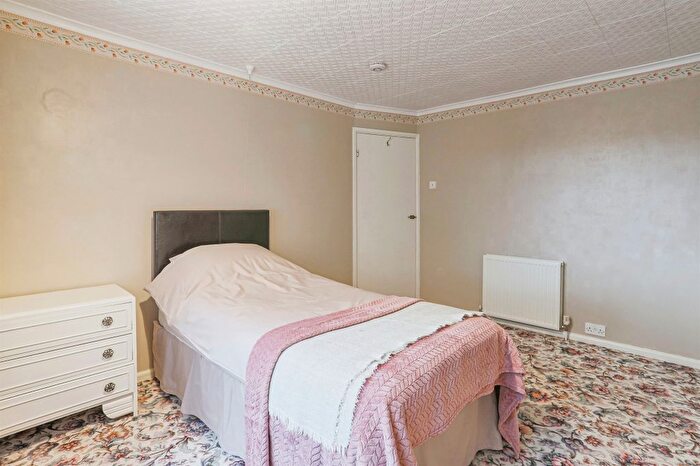 2 Bedroom Semi-Detached House For Sale In Melbourne Road, Wakefield, WF1