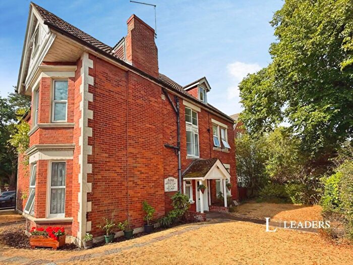 Studio To Rent In Crabton Close Road, Bournemouth, Dorset, BH5