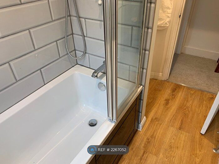 3 Bedroom Flat To Rent In Revelstoke Road, London, SW18