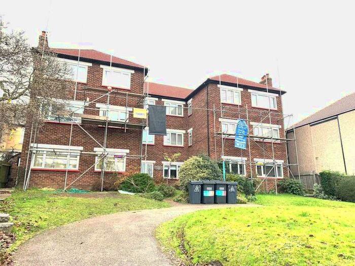 3 Bedroom Maisonette Flat To Rent In Selsdon Road, South Croydon, Surrey, CR2