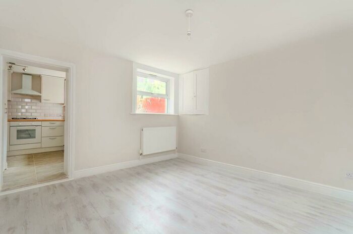 1 Bedroom Flat To Rent In Laurel Grove, Penge, London, SE20
