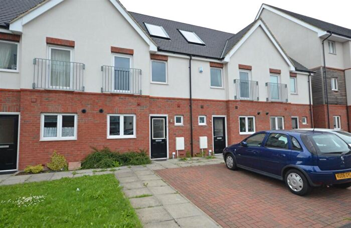 2 Bedroom Terraced House To Rent In Digby Close, Luton, LU4