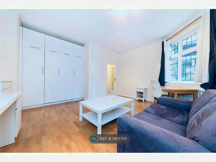 Studio To Rent In Clare Court, London, WC1H