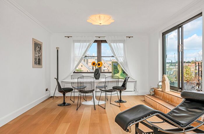 2 Bedroom Flat To Rent In Lorne Gardens, London, W11