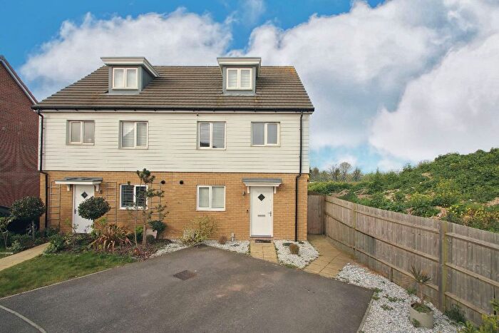 4 Bedroom Semi-Detached House To Rent In Bootes Close, Margate, CT9