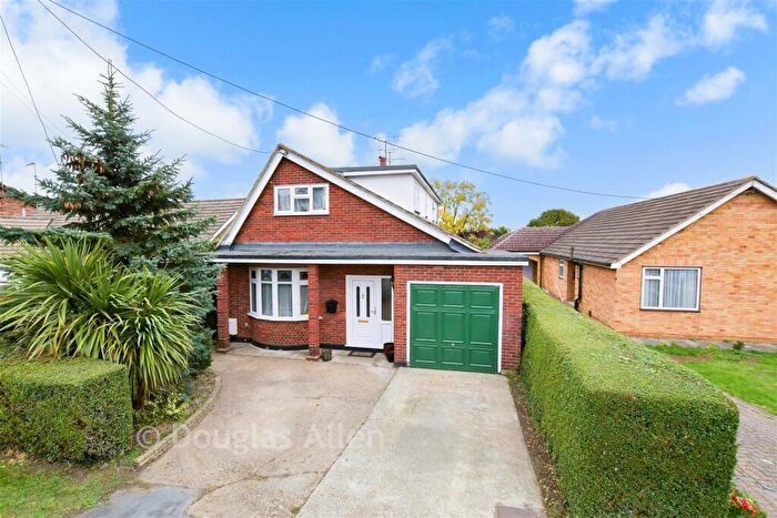 3 Bedroom Detached House For Sale In Friern Gardens, Wickford, Essex, SS12