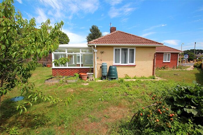 3 Bedroom Bungalow For Sale In Friars Pond Road, Fareham, Hampshire, PO15