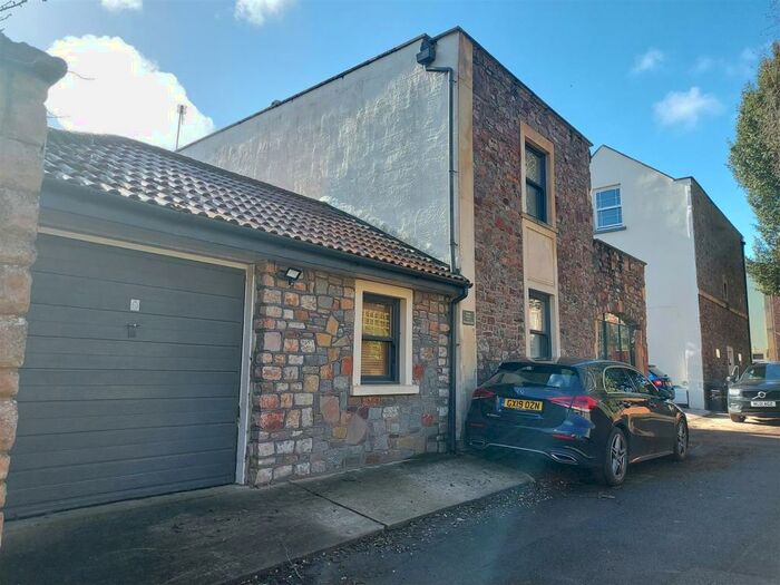 2 Bedroom Apartment To Rent In Thorndale Mews, Clifton, Bristol, BS8