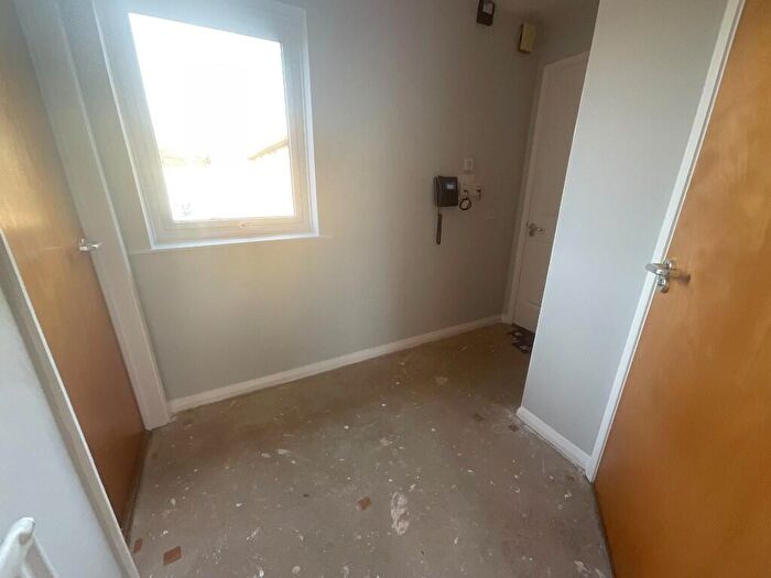 1 Bedroom Flat To Rent In Third-Floor Flat, St James Court, Bradford Road, Brighouse, West Yorkshire, HD6