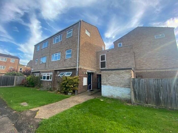 2 Bedroom Apartment To Rent In York Place, Aylesbury, HP21