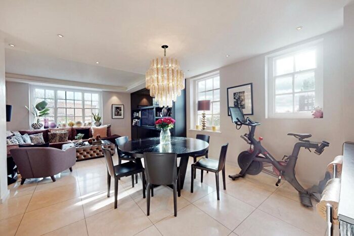 3 Bedroom Flat For Sale In Receivership Sale - St. Johns Wood Park, London, NW8