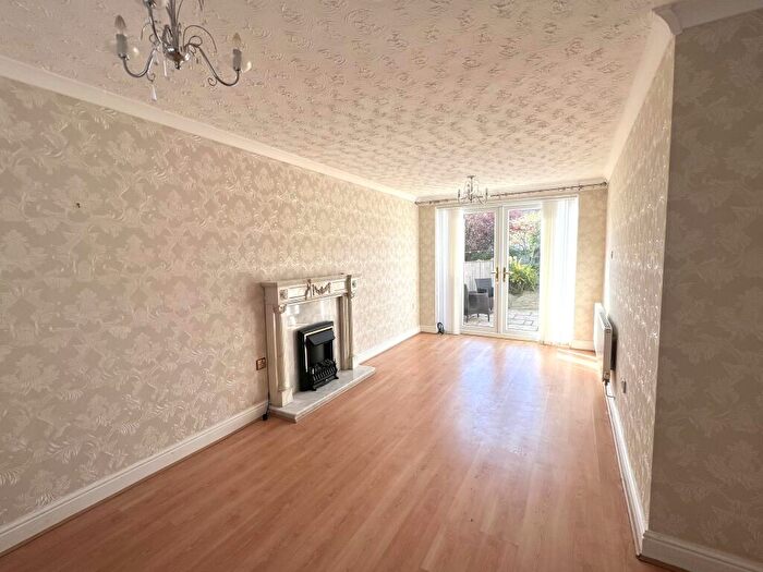 2 Bedroom House To Rent In The Spinney, Stockbridge Village., L28