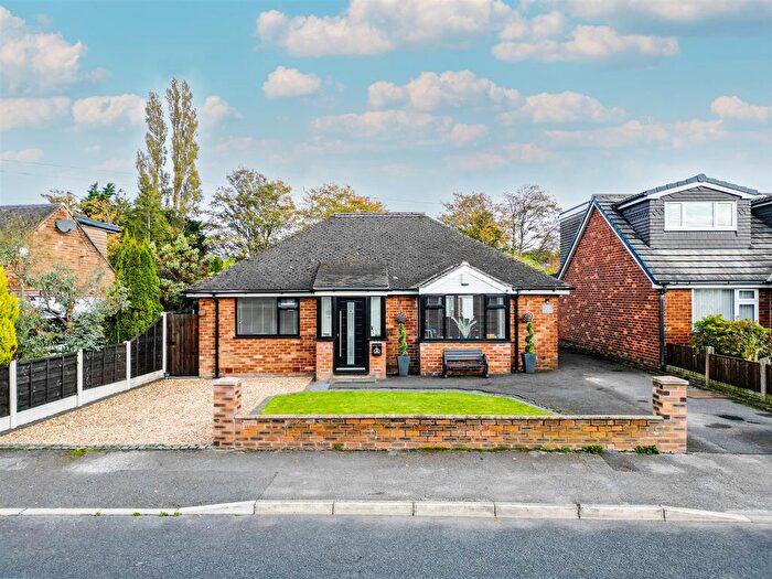 2 Bedroom Detached Bungalow For Sale In Heathmoor Avenue, Lowton, Warrington, WA3