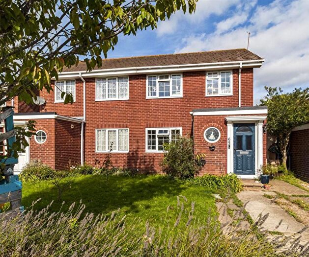 3 Bedroom Semi-Detached House For Sale In Southfields Road, Littlehampton, BN17