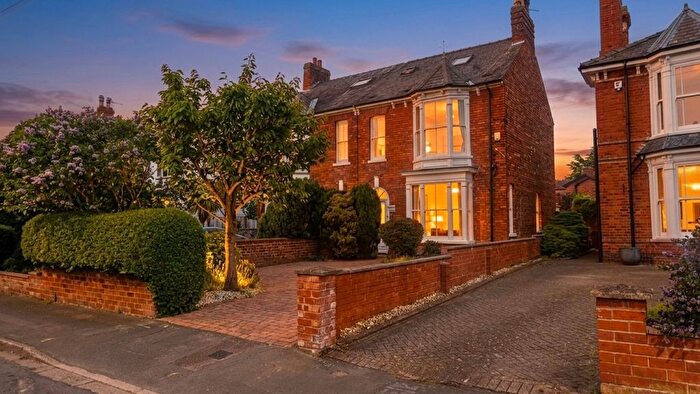 4 Bedroom Semi-Detached House For Sale In Hamilton Road, Lincoln, LN5
