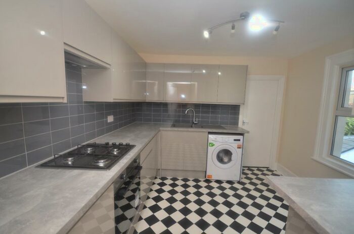 1 Bedroom Flat To Rent In Rodwell Road, East Dulwich, London, SE22