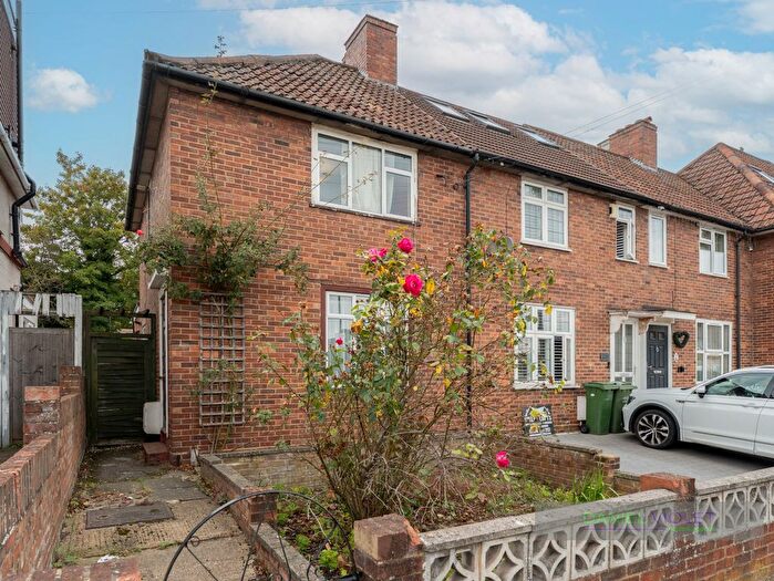 2 Bedroom End Of Terrace House For Sale In Glastonbury Road, Morden, SM4
