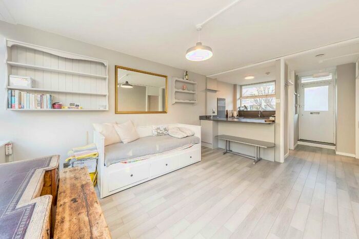 1 Bedroom Flat To Rent In Churchill Gardens, London SW1V