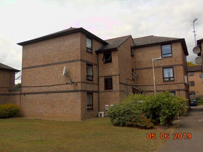 1 Bedroom Flat To Rent In Tamarisk Way, Cippenham, Slough, SL1