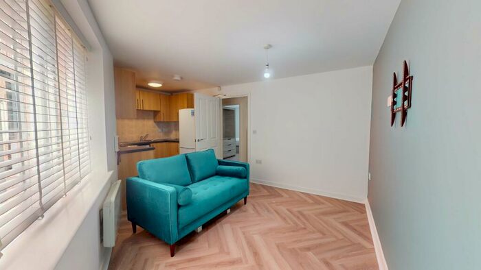 2 Bedroom Flat To Rent In Yalta Court, Woodhouse, Leeds, LS2