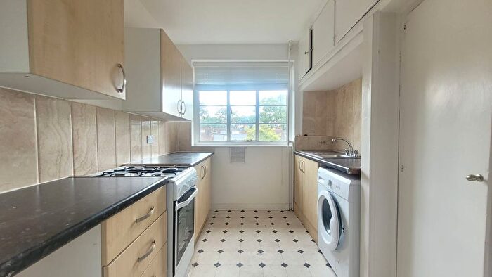 1 Bedroom Flat To Rent In Colney Hatch Lane, London, N10