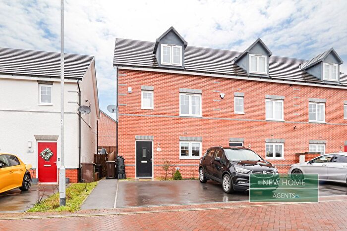 4 Bedroom End Terrace House For Sale In Little Wood Crescent, Wakefield, WF1