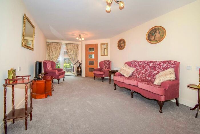 2 Bedroom Apartment For Sale In Glenhills Court, Little Glen Road, Glen Parva, Leicester, LE2