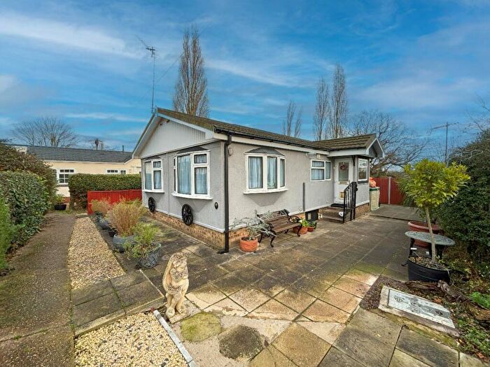 2 Bedroom Park Home For Sale In Meadow Close, Cummings Hall Lane, Noak Hill, Romford, RM3