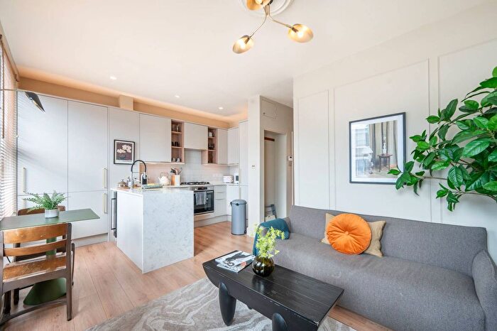 1 Bedroom Flat To Rent In Minford Gardens, Brook Green, London, W14