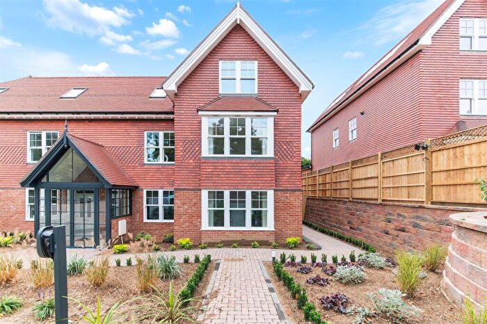4 Bedroom Town House For Sale In Hollymeoak Road, Chipstead, Coulsdon, CR5