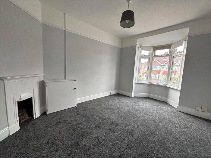 2 Bedroom Flat To Rent In Burgess Road, Southampton, SO16