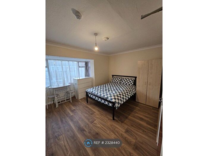 Studio To Rent In Macdonald Road, London, N11