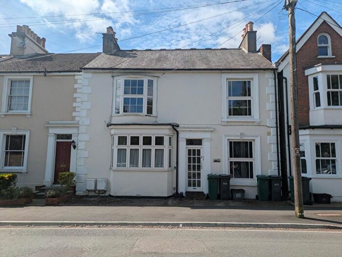3 Bedroom Flat To Rent In Birkheads Road, Redhill, RH2
