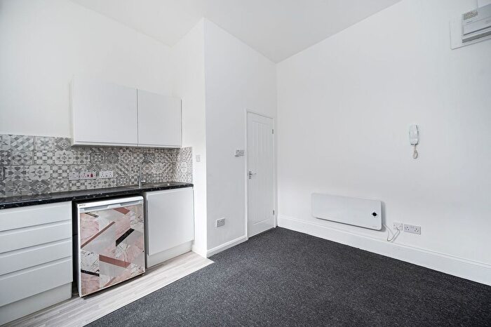 Studio To Rent In Bodney Road, Hackney, London, E8